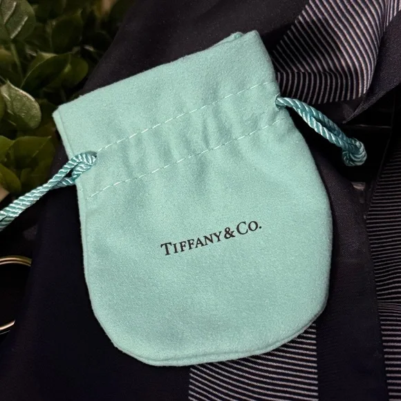 Spalding x Tiffany blue basketball keychain with Dustbag - Picture 7 of 11